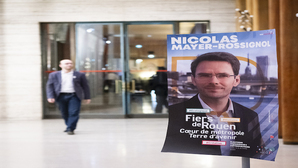 A Rouen, comment le socialiste Nicolas Mayer Rossignol espère gagner malgré les vents contraires