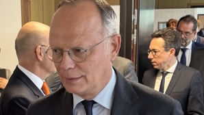 Édouard Philippe et la lanceuse d’alerte, première escarmouche devant la justice