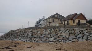 Dans la Manche, les digues font des vagues