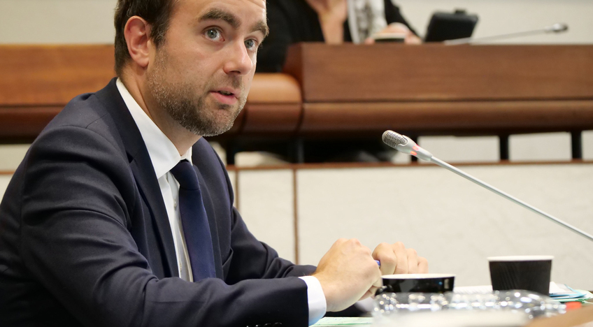 « Les appels d’offres, je m’assois dessus ! » : un ex-présentateur de TF1 met en difficulté le ministre Lecornu