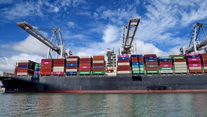 Au Havre, les dockers CGT empêchent le passage d'un container suspecté d'abriter du matériel militaire français à destination d'Israël