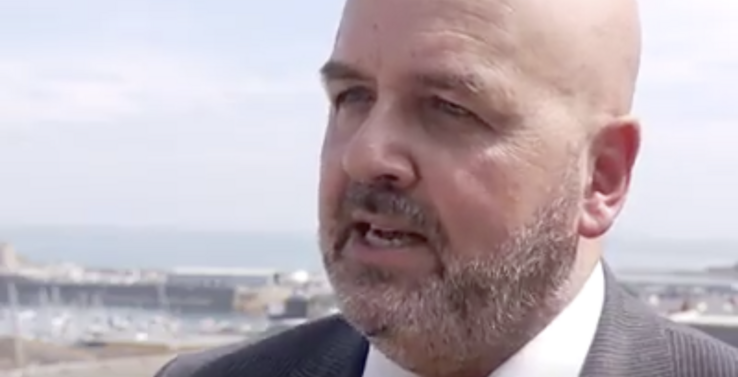 Affaire politico-judiciaire de pédopornographie à Guernesey, pas un écho dans les journaux des voisins français 
